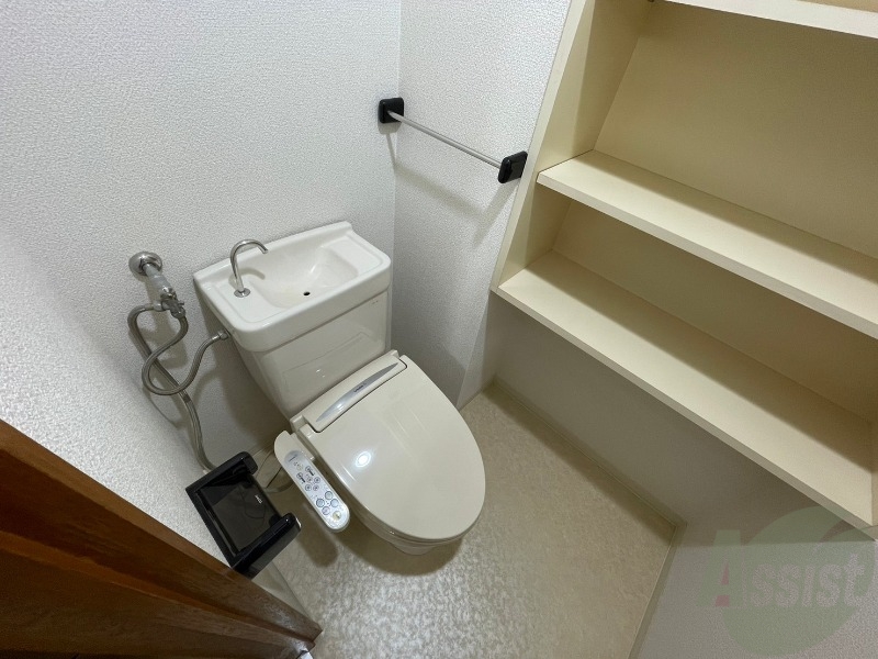 トイレ　こちらはトイレです。清潔感があり、安心して使用できます。