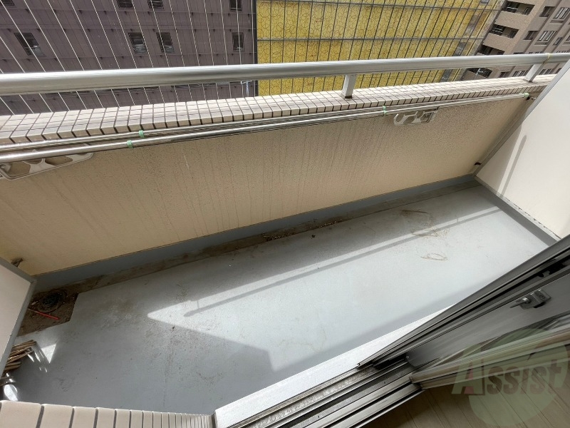 バルコニー　バルコニーは幅があり、広い印象を受けました。