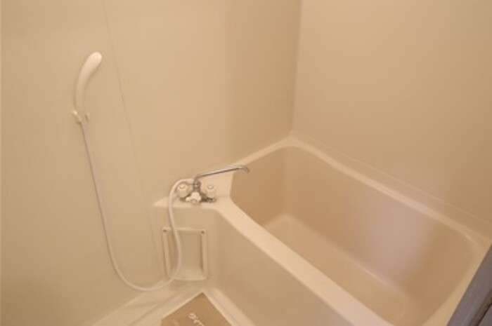 バス・シャワールーム　追い焚き給湯式浴室