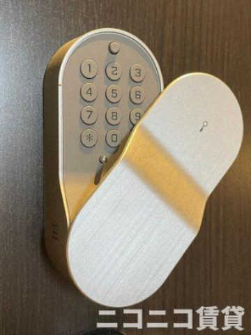 玄関　玄関はオートロック機能つきデジタルキーです