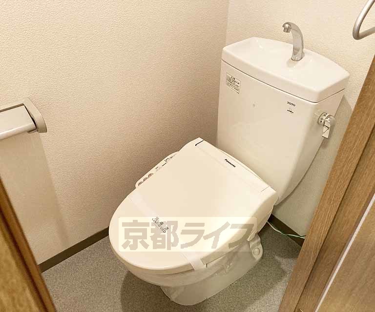 トイレ　ウォシュレット付きのインターフォンです・