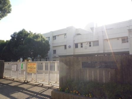 小学校　調布市立国領小学校（小学校）まで653m