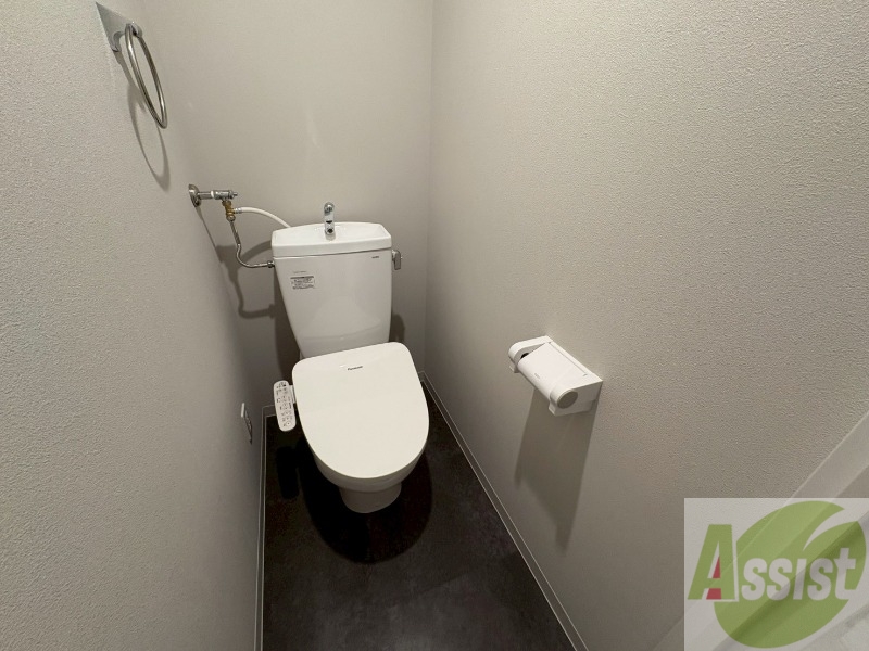 トイレ　ＴＶモニター付インターホンです。来客者の顔が見えるので安心！