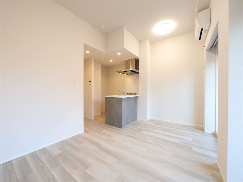 その他　LDK10.2帖　エアコン付　バルコニーに面しています