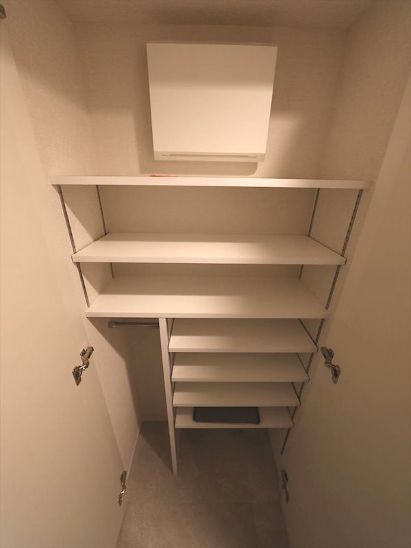 玄関　玄関　シューズボックス付（収納充実しています）