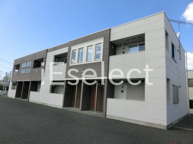 建物外観　お買い物にも出やすい立地♪