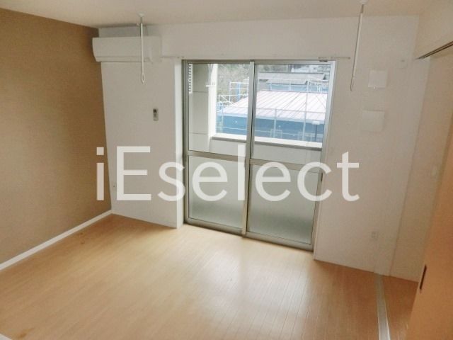 居室・リビング　アクセントクロスがおしゃれなリビングです