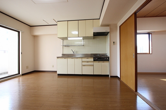 居室・リビング　同物件別号室