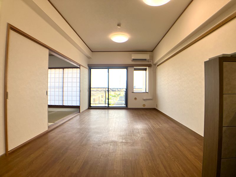 居室・リビング　床張り替え済み