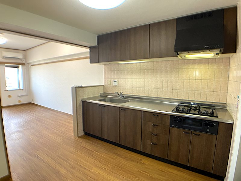 キッチン　キッチン広々！！お子様と一緒に料理も楽しめます