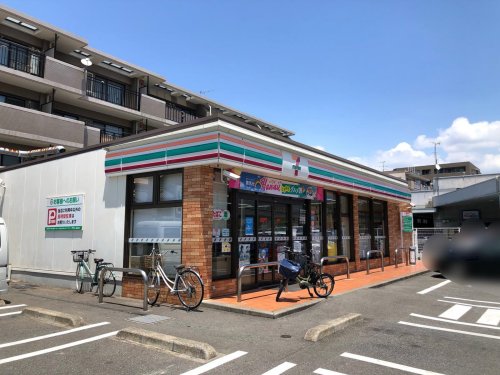 コンビニ　セブンイレブン 福岡長丘5丁目店（コンビニ）まで724m