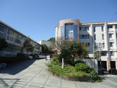 中学校　久留米市立良山中学校（中学校）まで1224m