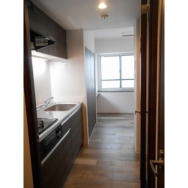 玄関　※写真は別号室です。