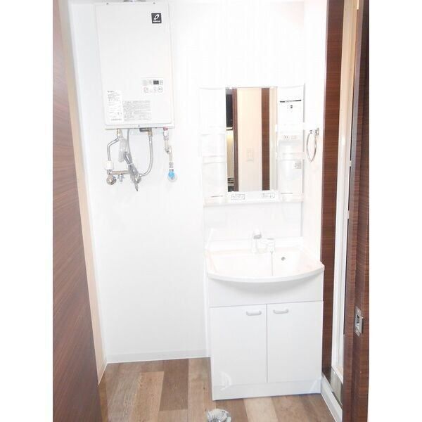 洗面設備　※写真は別号室です。