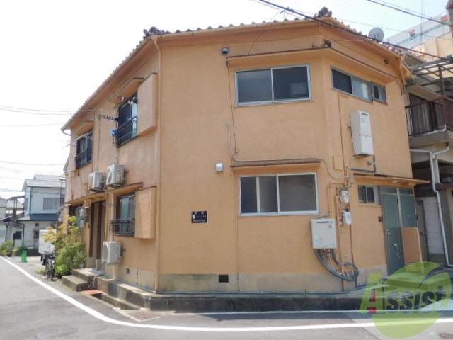 建物外観　小じんまりした建物です