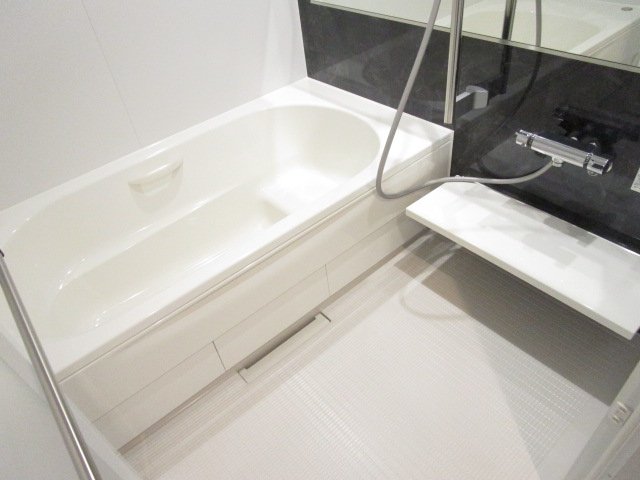 バス・シャワールーム　１坪バス・追い焚き完備