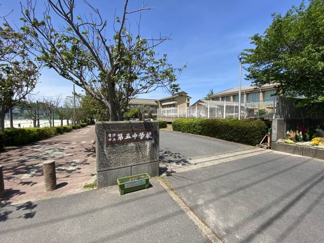 中学校　唐津市立第五中学校（中学校）まで1800m