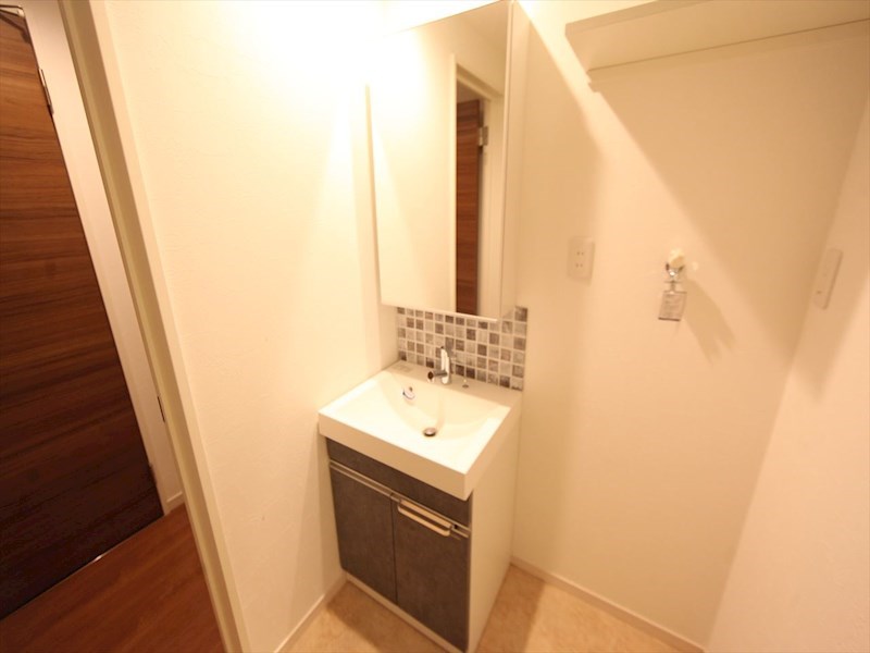 洗面設備　脱衣所　独立洗面台　収納スペース有