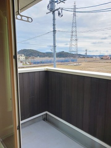 バルコニー　陽当たり良好なバルコニーです