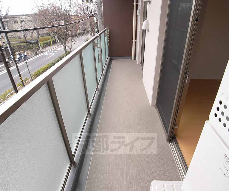 バルコニー　広々としたバルコニー部分です。