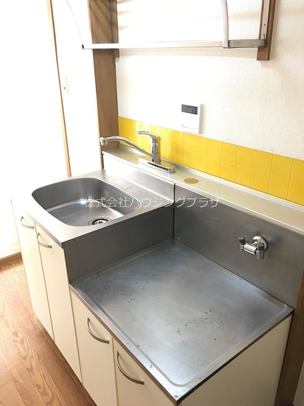 キッチン　※別部屋参考写真となります