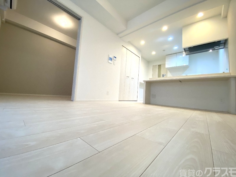 居室・リビング　白を基調にした明るいお部屋です。