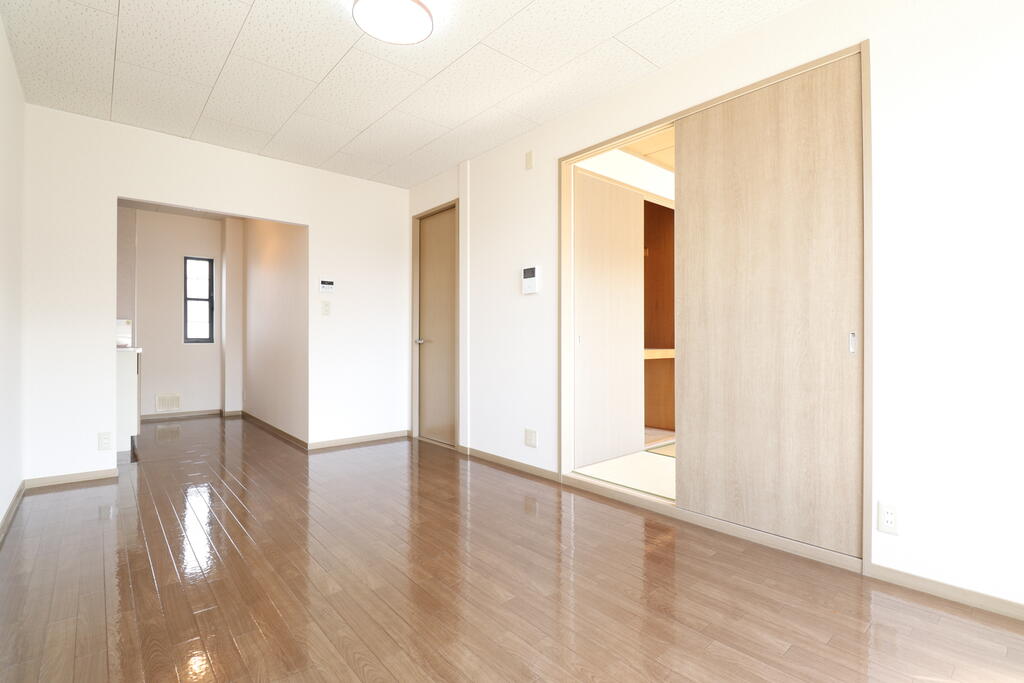 居室・リビング　日当たりの良いリビングです♪