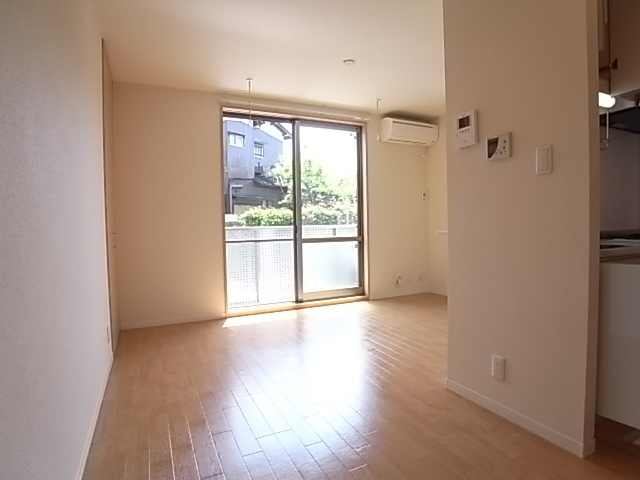 居室・リビング　明るいＬＤＫ