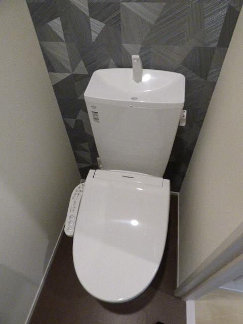 トイレ　温水洗浄便座