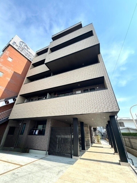 建物外観　外観タイル張りです