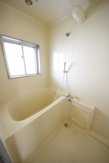 バス・シャワールーム　☆窓があるのがポイント高い☆