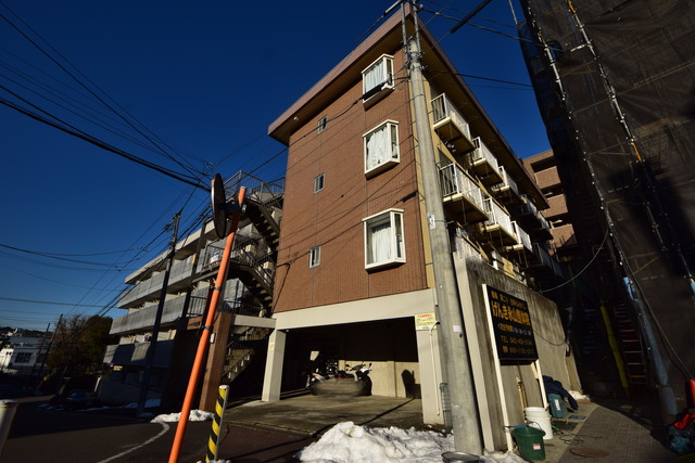 建物外観　☆何気に便利な立地です☆