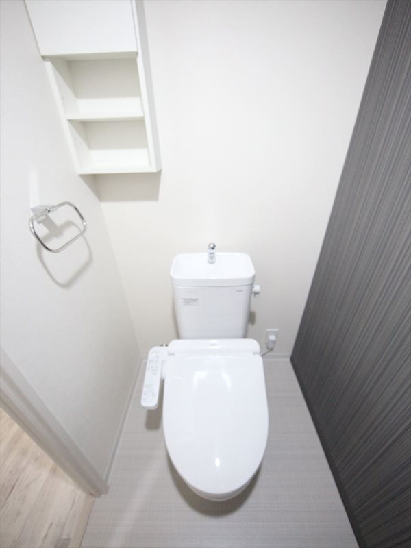 トイレ　温水洗浄暖房便座付トイレ