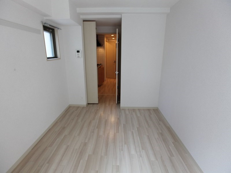 居室・リビング　洋室7.0帖　エアコン付　収納充実　南向バルコニー