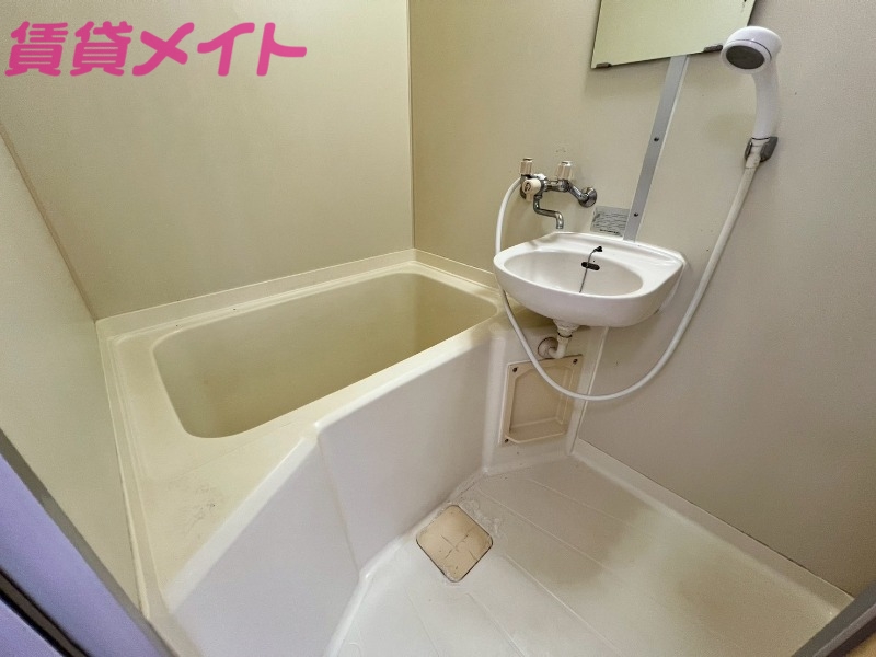 バス・シャワールーム　同型参考写真