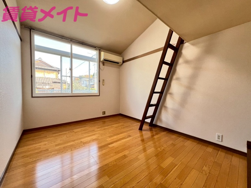 居室・リビング　同型参考写真