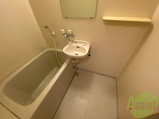 バス・シャワールーム　バスルームは一日の疲れを癒す大切な空間ですね。