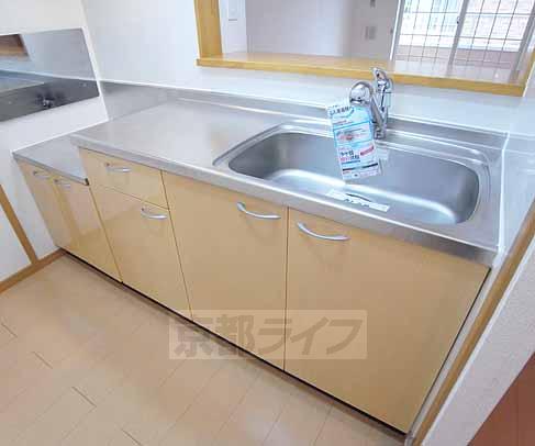 キッチン　２口コンロ置けます。