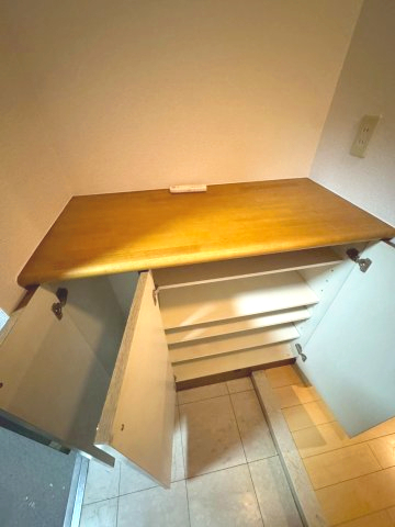 玄関　玄関にはシューズボックス付