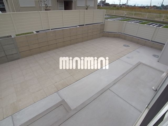 バルコニー　広々としたテラス