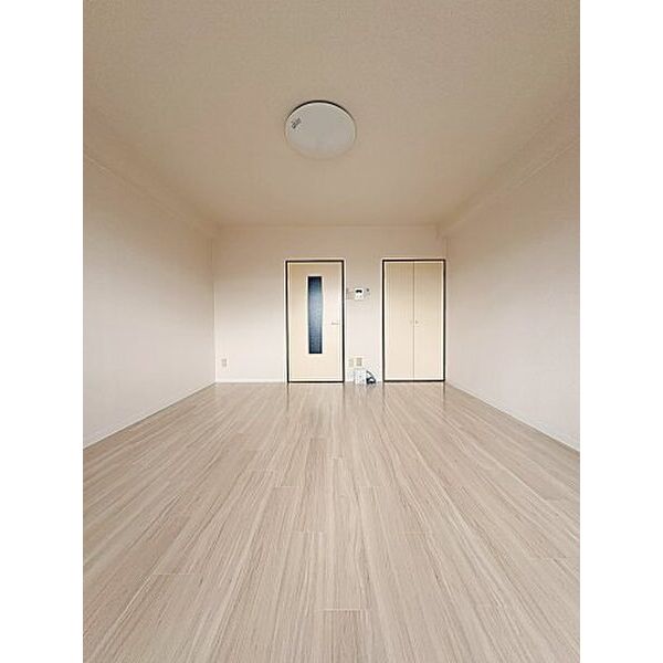 居室・リビング　室内写真は別部屋の写真です。