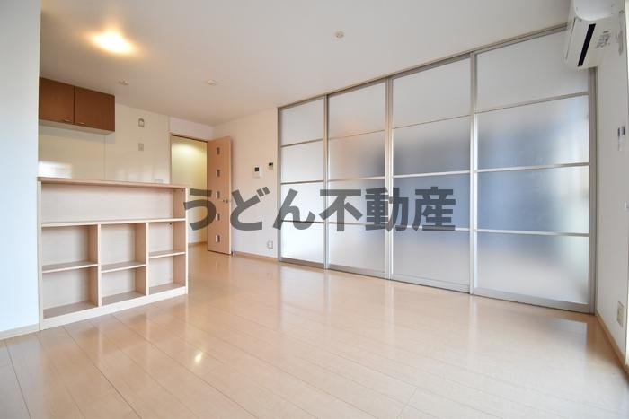 居室・リビング　うどん県のお部屋探しはうどん不動産へ うどんちゃんとLINE