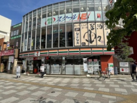 コンビニ　セブンイレブン 朝霞駅南口店（コンビニ）まで111m