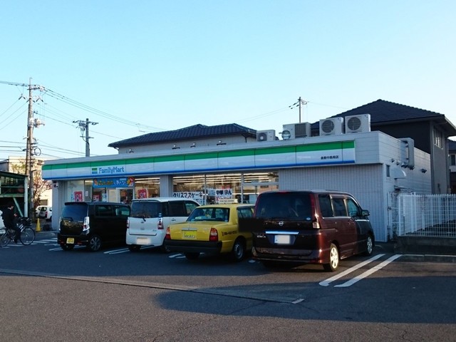 コンビニ　ファミリーマート（コンビニ）まで550m