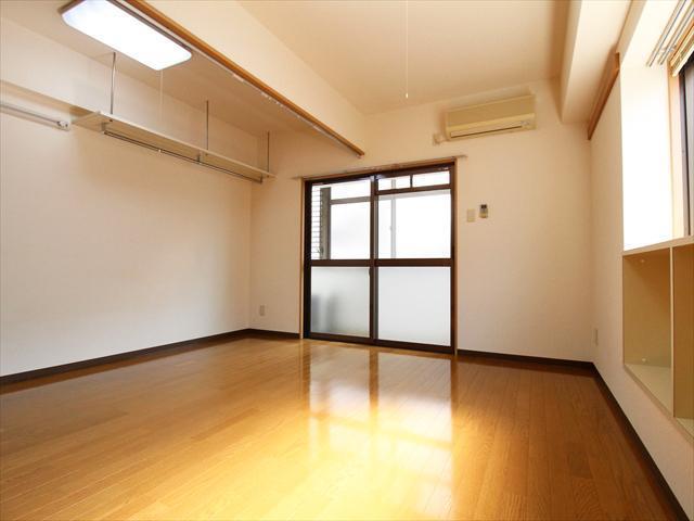 居室・リビング　松山市緑町　グリーンコートなみかた　リビング