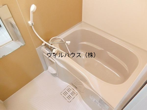 バス・シャワールーム　浴室乾燥機付きバス！