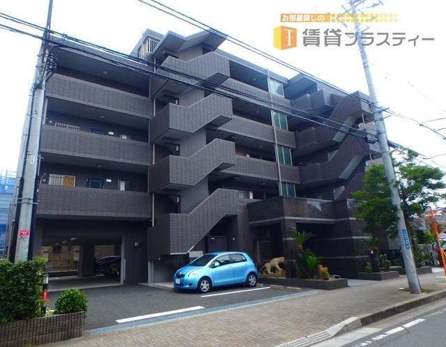 建物外観　駅近生活で快適生活を。。休日は近くのイオンまで。。
