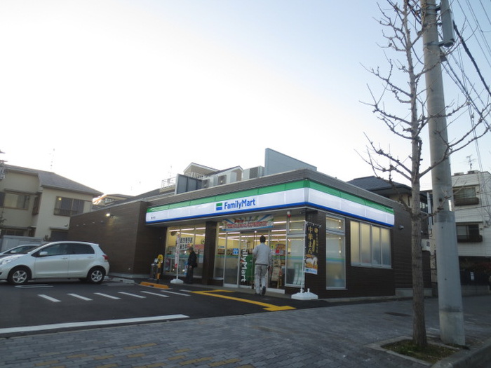 コンビニ　ファミリーマート（コンビニ）まで440m