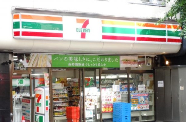 コンビニ　セブンイレブン千代田区麹町3丁目店（コンビニ）まで155m