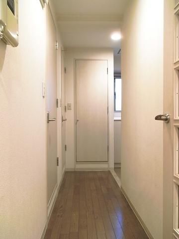 その他　長い廊下
